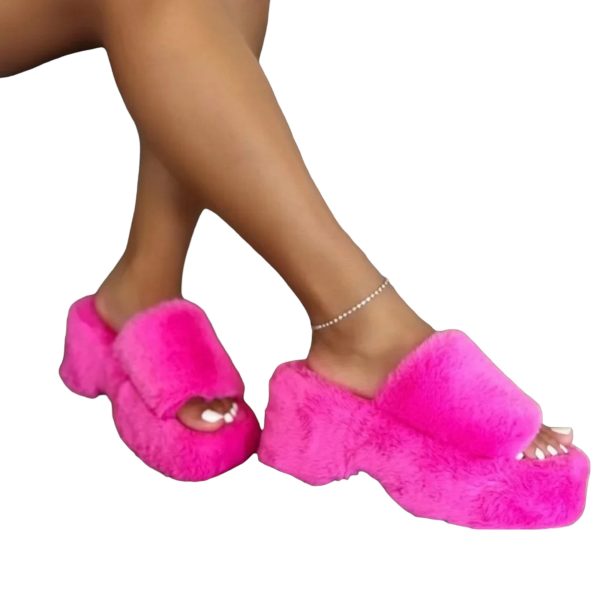 New Luxury Plush Slippers - Warm and Fashionable Women's Comfort - 2-PhotoRoom