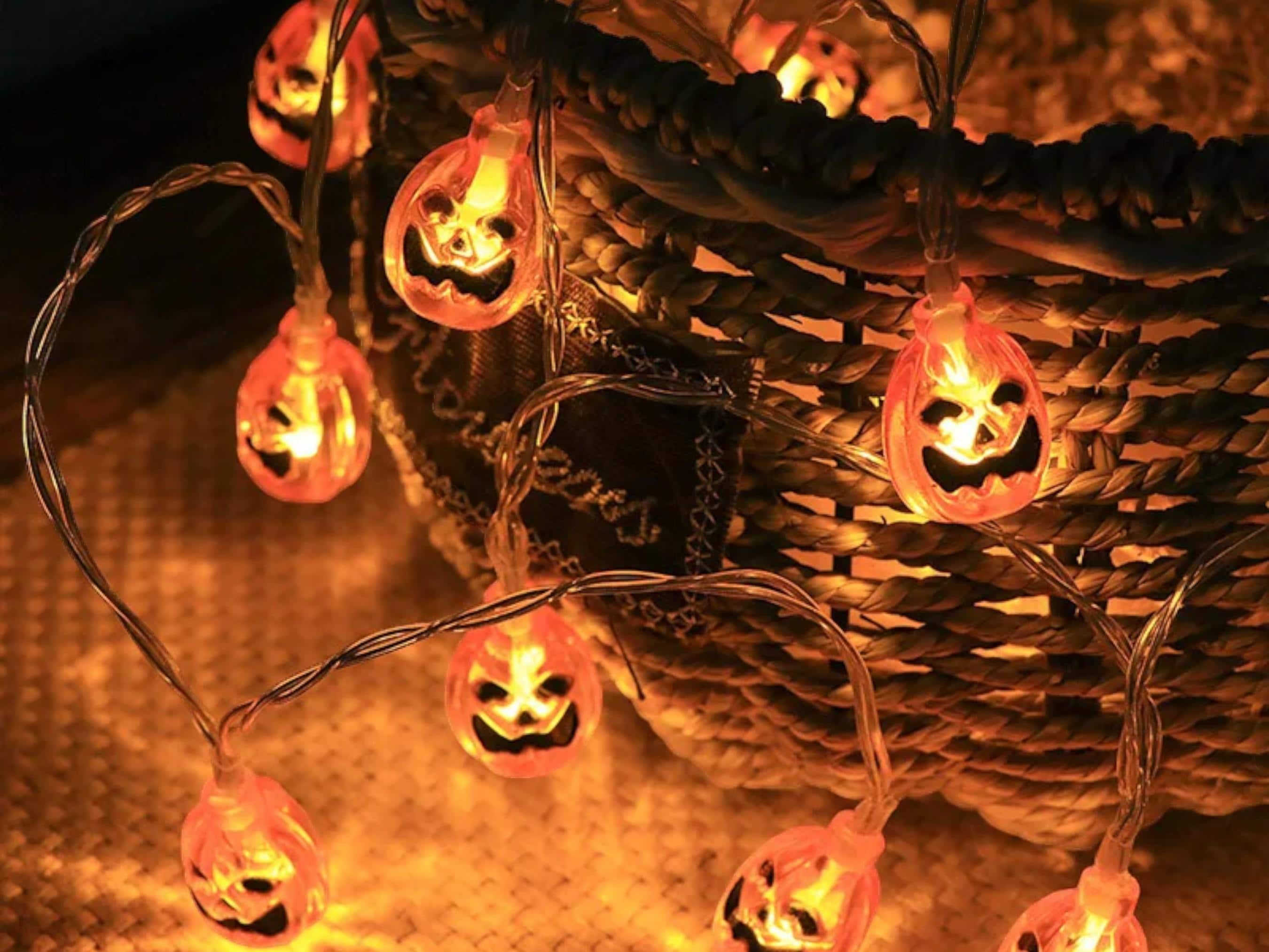 10-LED Halloween Light String - Pumpkin, Skull, Eyeball Lanterns for Spooky Decor and Gifting