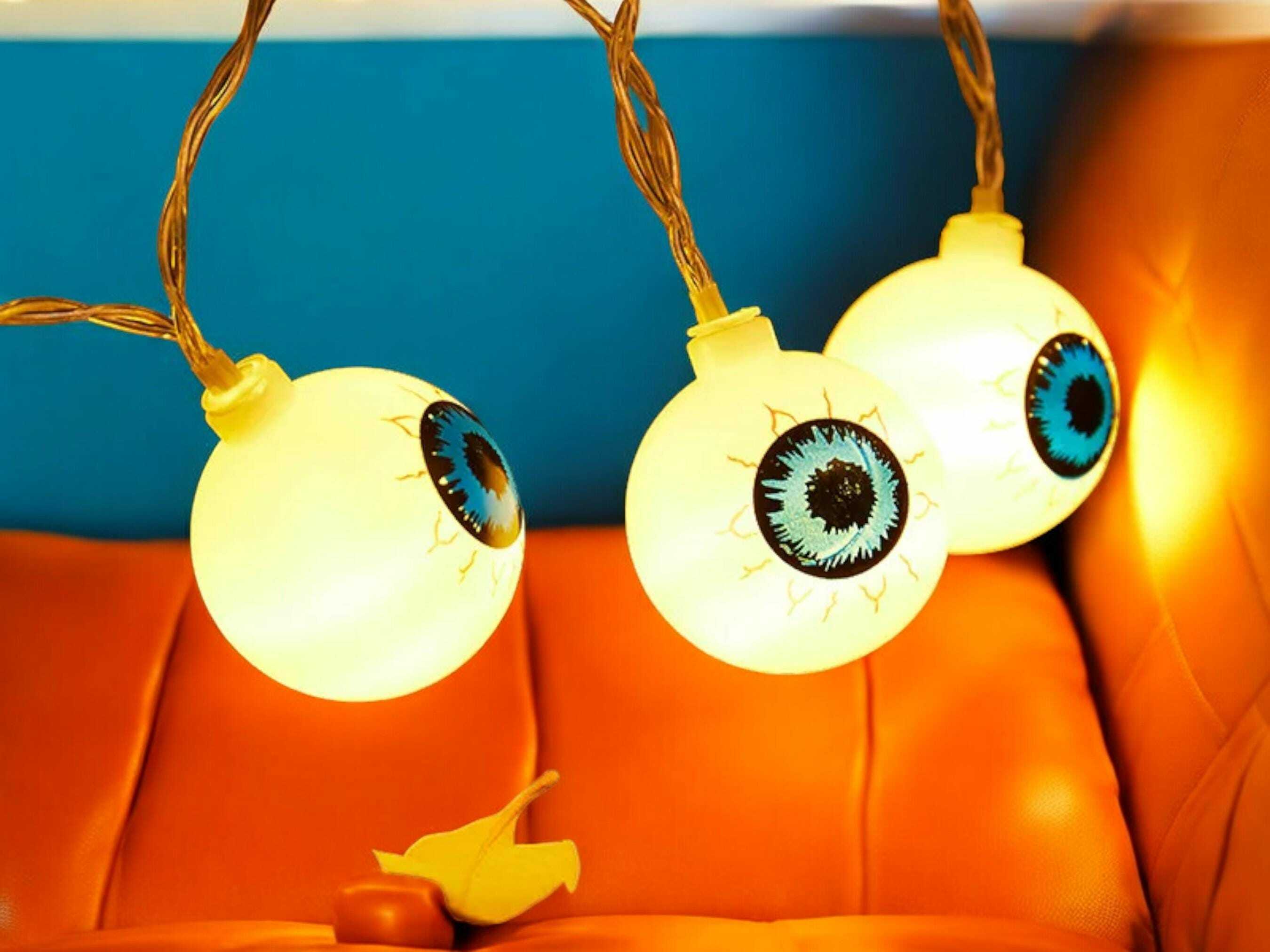 2024 Halloween Eyeballs LED String Lights - Fun Decorative Lighting for Spooky Holiday Decor