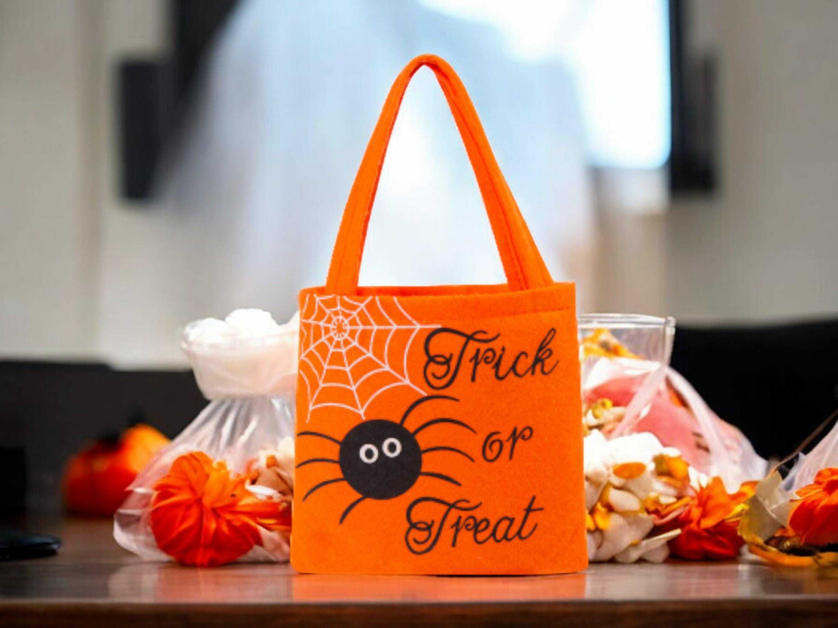 2024 Halloween Nonwoven Tote Bag - Lightweight Trick or Treat Bag, Perfect Gift for Spooky Season