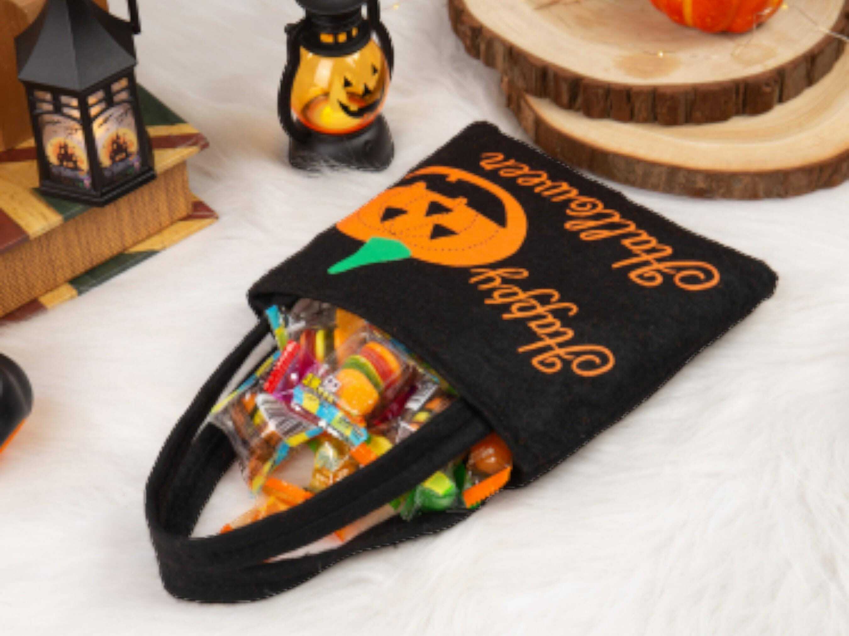 2024 Halloween Nonwoven Tote Bag - Lightweight Trick or Treat Bag, Perfect Gift for Spooky Season