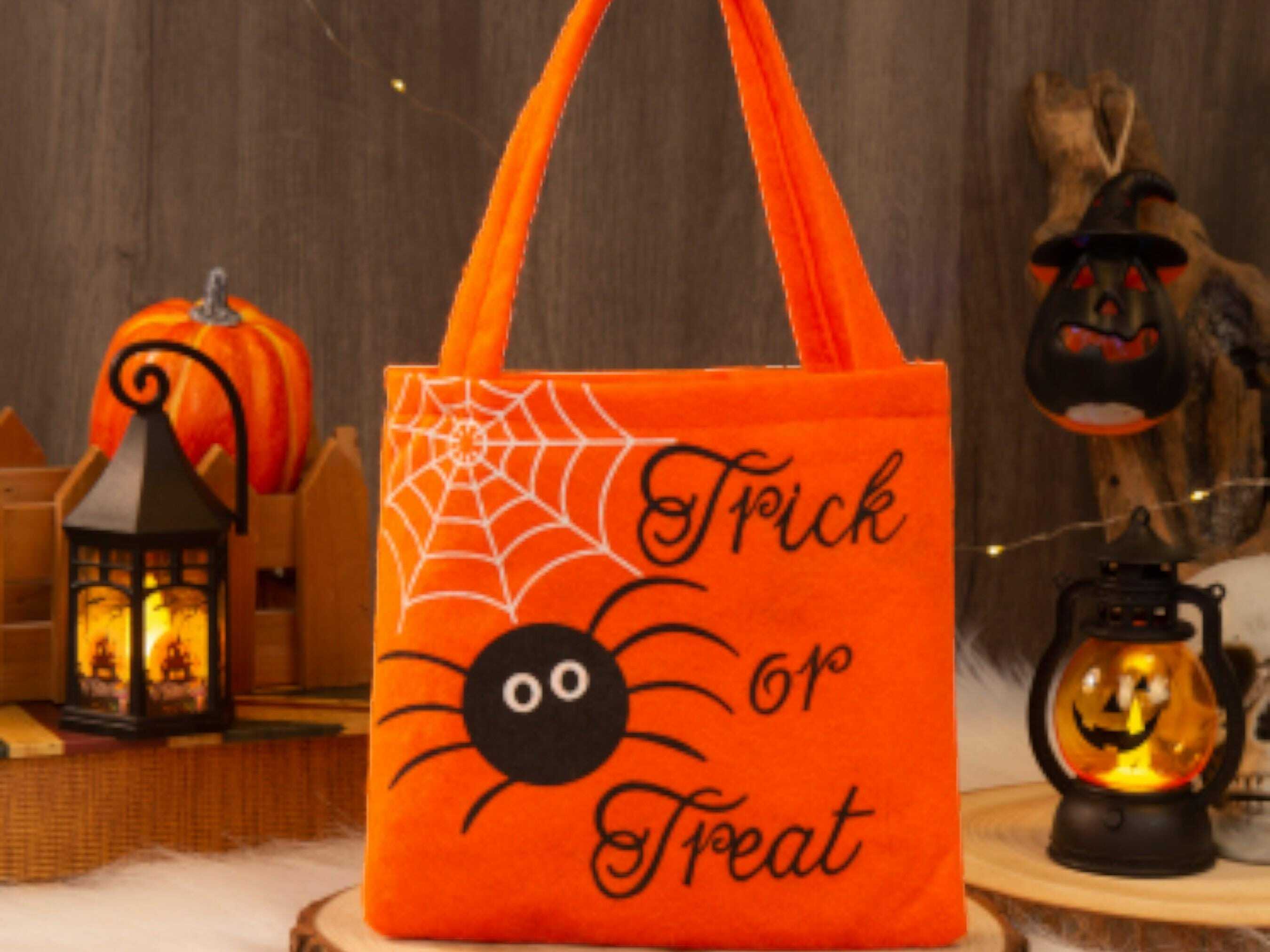 2024 Halloween Nonwoven Tote Bag - Lightweight Trick or Treat Bag, Perfect Gift for Spooky Season