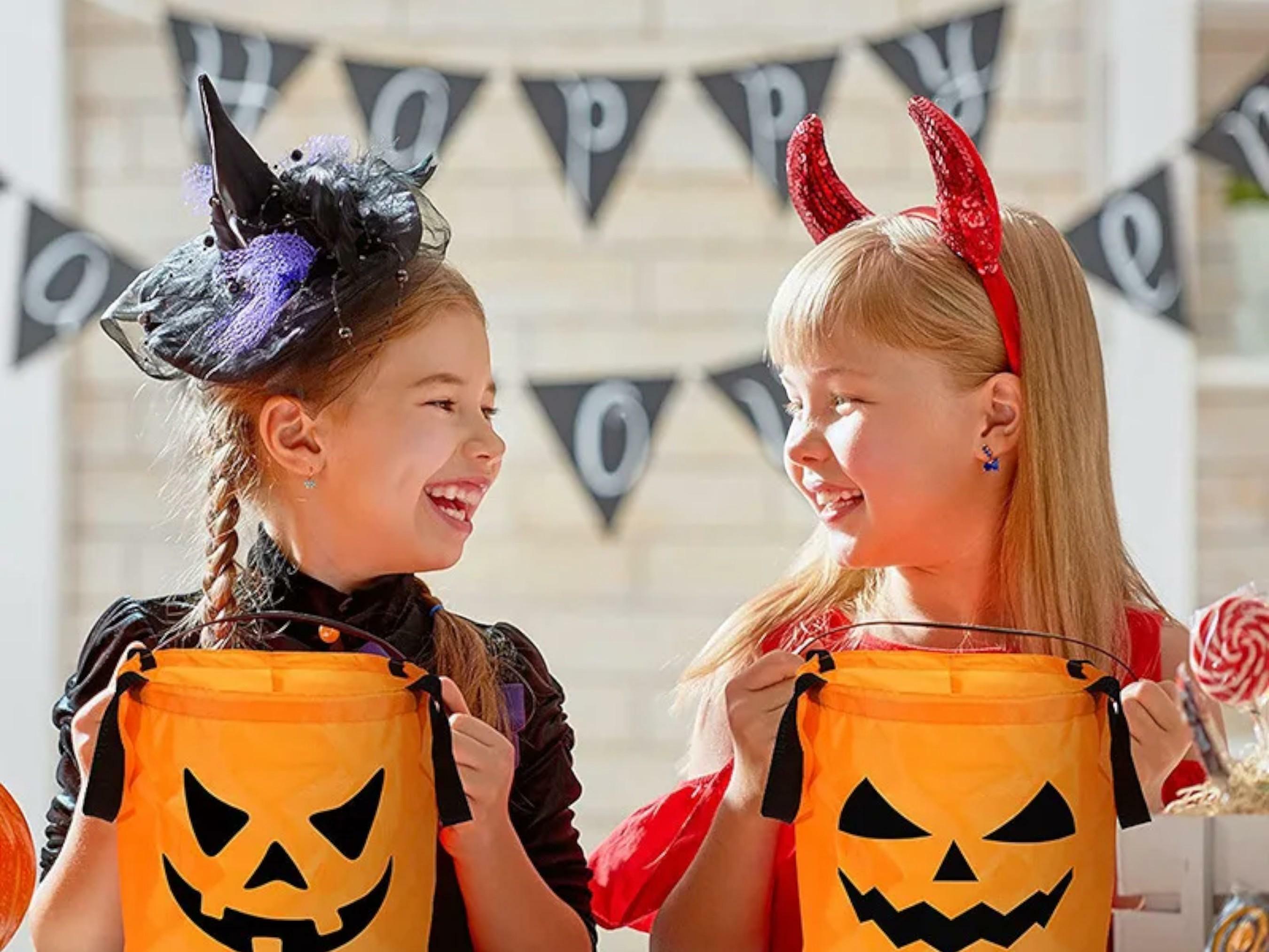 Collapsible LED Light Pumpkin Candy Bag - Perfect for Halloween and Thanksgiving Celebrations