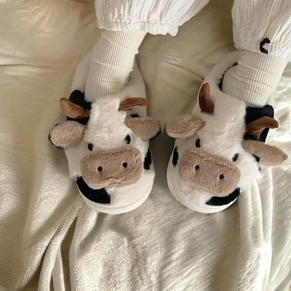 Cozy Cartoon Cow Slippers for Women and Men - Perfect Gifts and Special Occasions