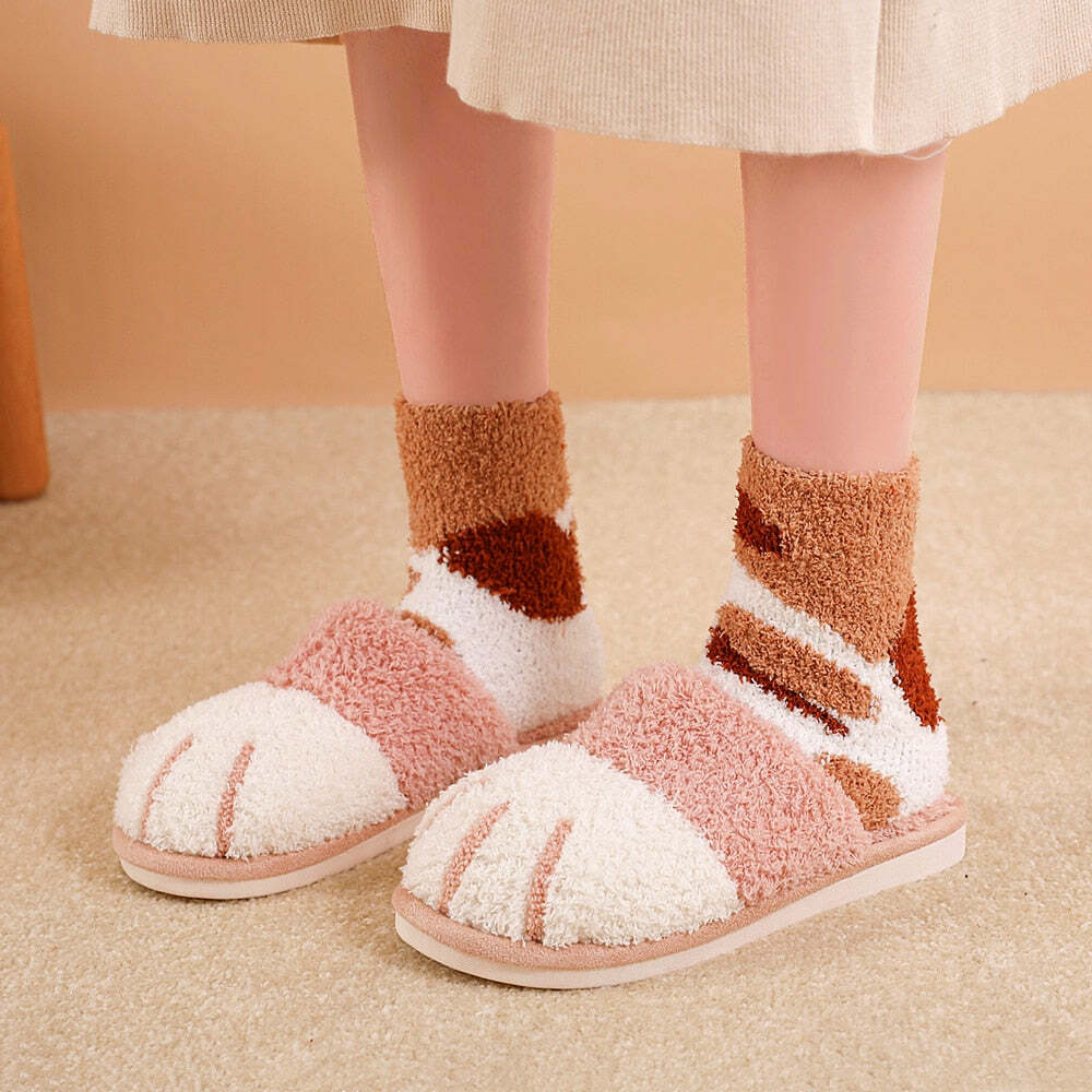 Cozy Cat Paw Slippers - Perfect Gift for Halloween, Christmas, Valentine