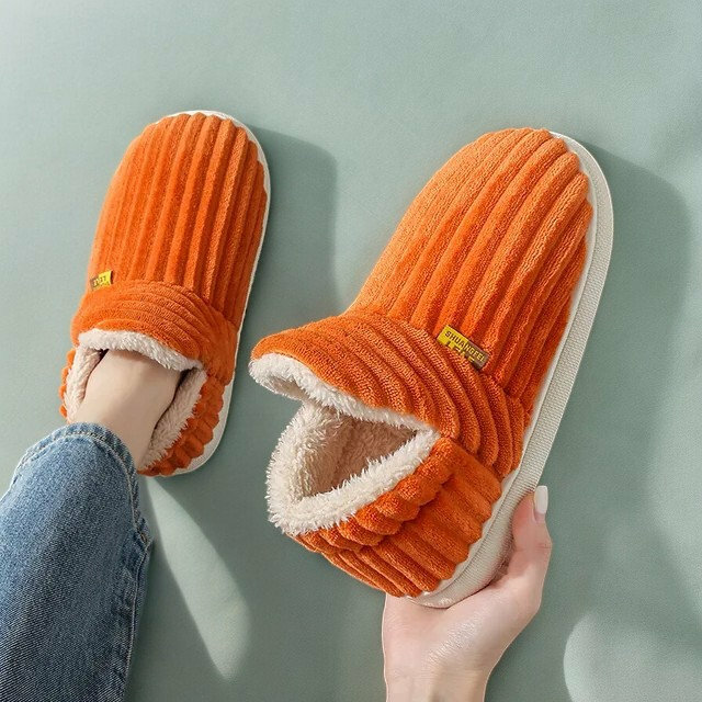 Cozy Chenille Slippers for Women, Warm Outdoor Slides - Perfect Holiday Gift for Loved Ones