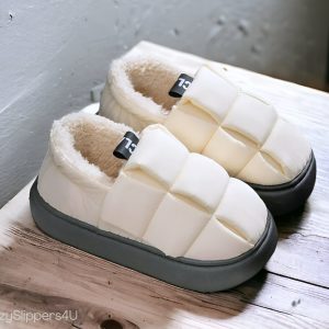 Cozy Plush Women's Slides - Warm Jacket Slippers for Outdoor Use, Perfect Holiday Gift