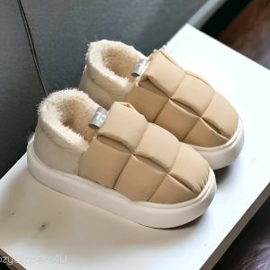 Cozy Plush Women's Slides - Warm Jacket Slippers for Outdoor Use, Perfect Holiday Gift