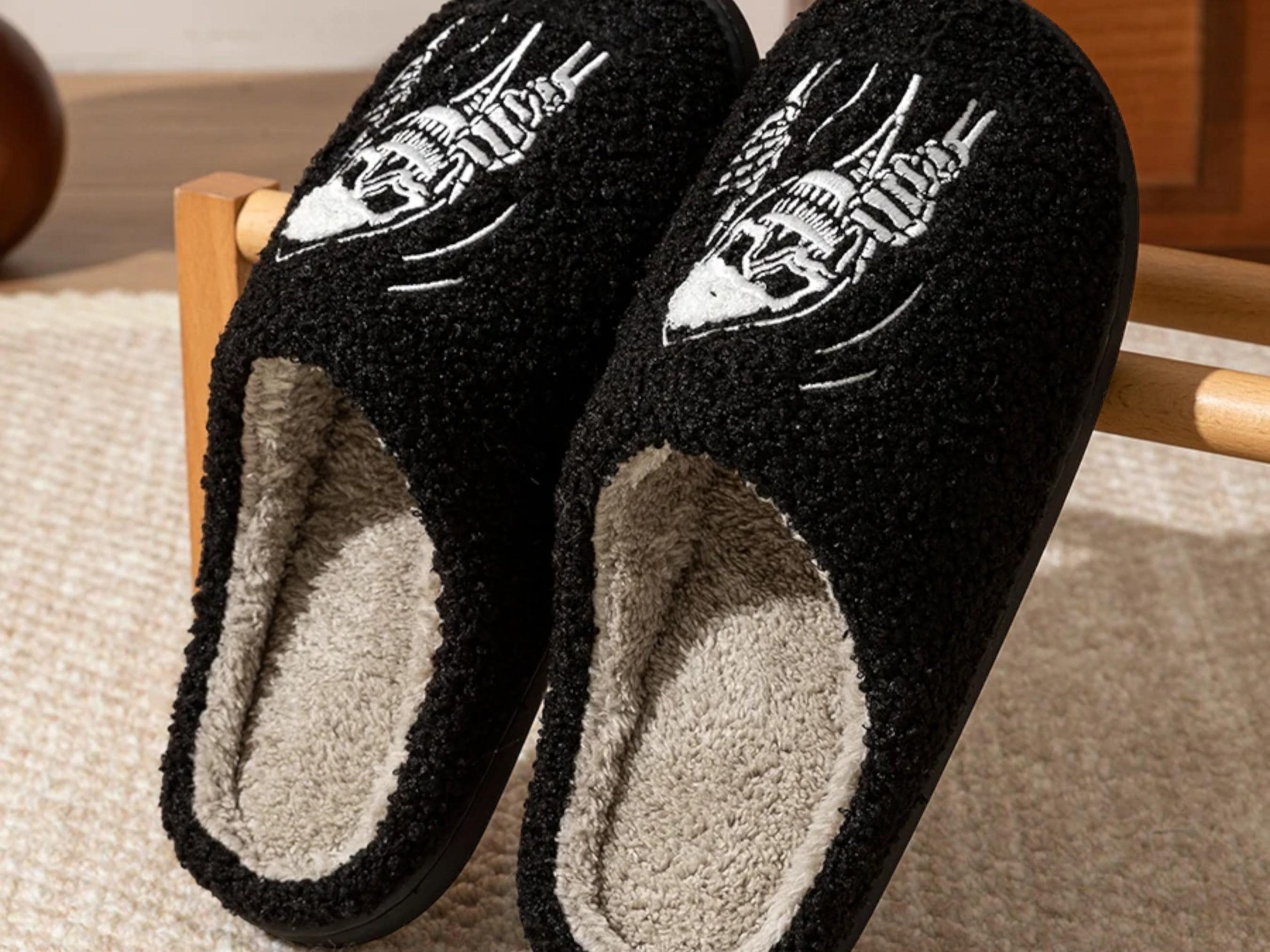 Cozy Skull Face Slippers for Women and Couples - Perfect Holiday Gift for Halloween and Christmas