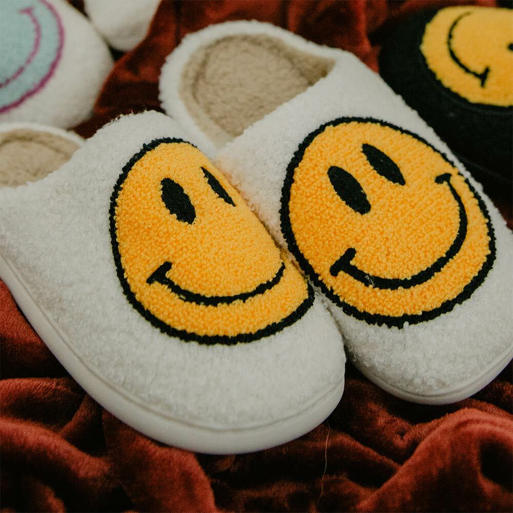 Cozy White Fuzzy Happy Face Slippers - Perfect Gift for Halloween, Christmas, Valentine