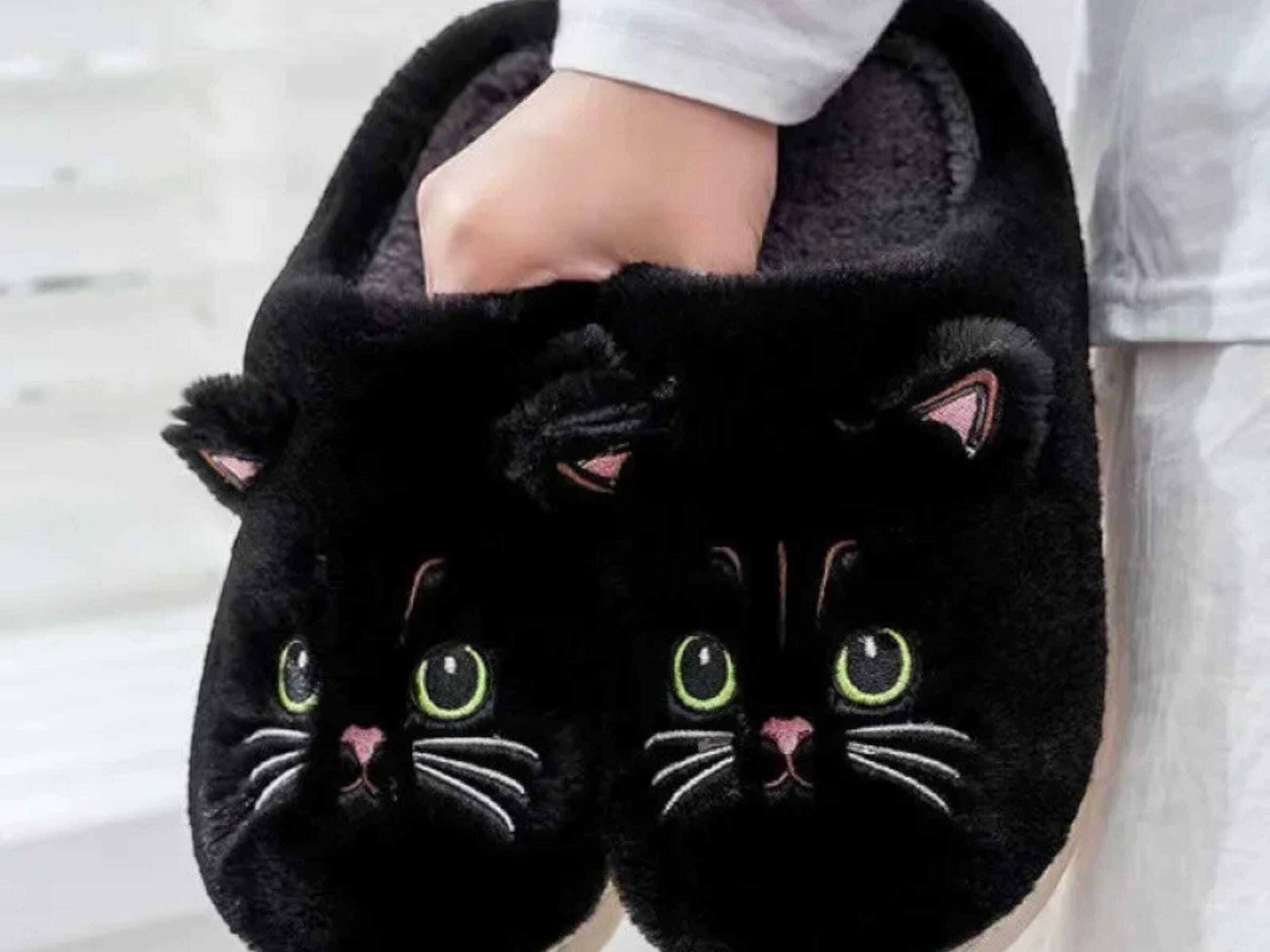 Cute Cat Fluffy Furry Slippers - Plush Platform Slides for Cozy Indoor Wear - Perfect Holiday Gift