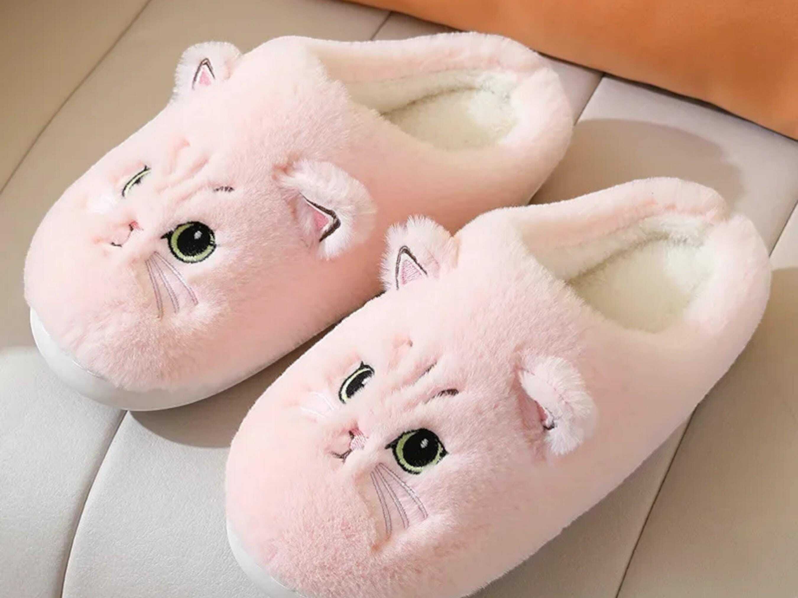 Cute Cat Fluffy Furry Slippers - Plush Platform Slides for Cozy Indoor Wear - Perfect Holiday Gift