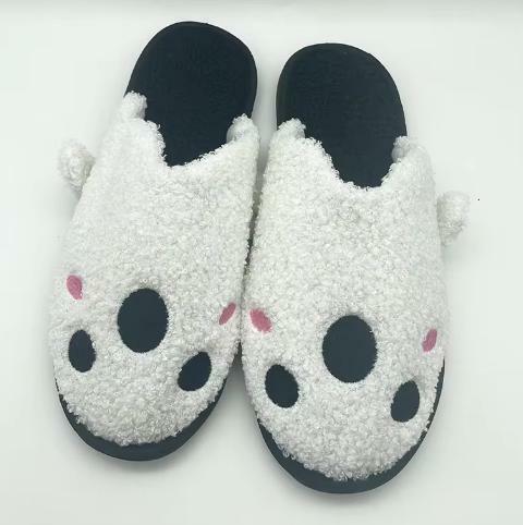 Cute Ghost Plush Slippers for Halloween - Comfy and Spooky Gift for Loved Ones