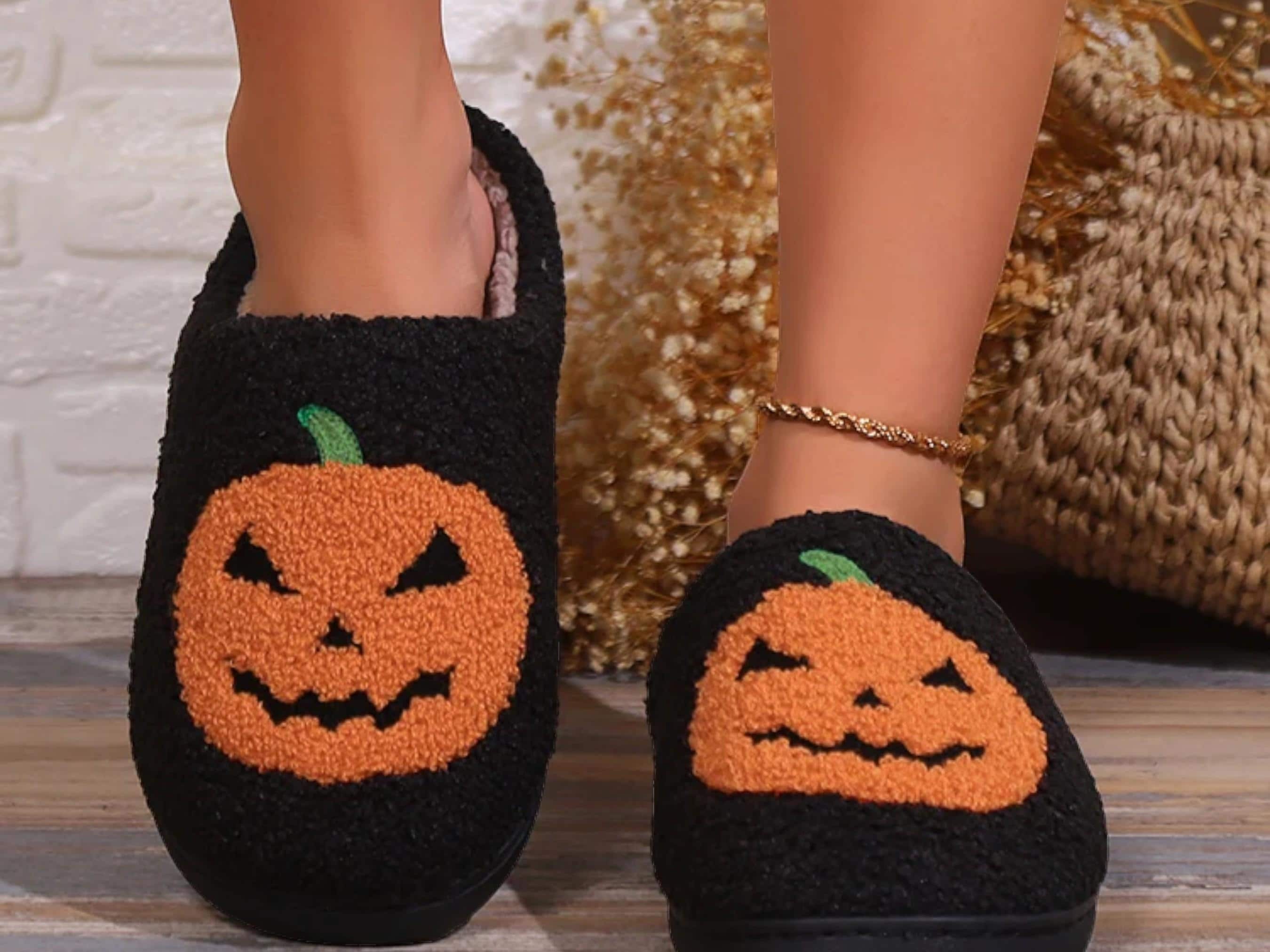 Fluffy Cartoon Pumpkin Slippers - Plush Platform Slides for Couples - Fun Halloween Gift 2024