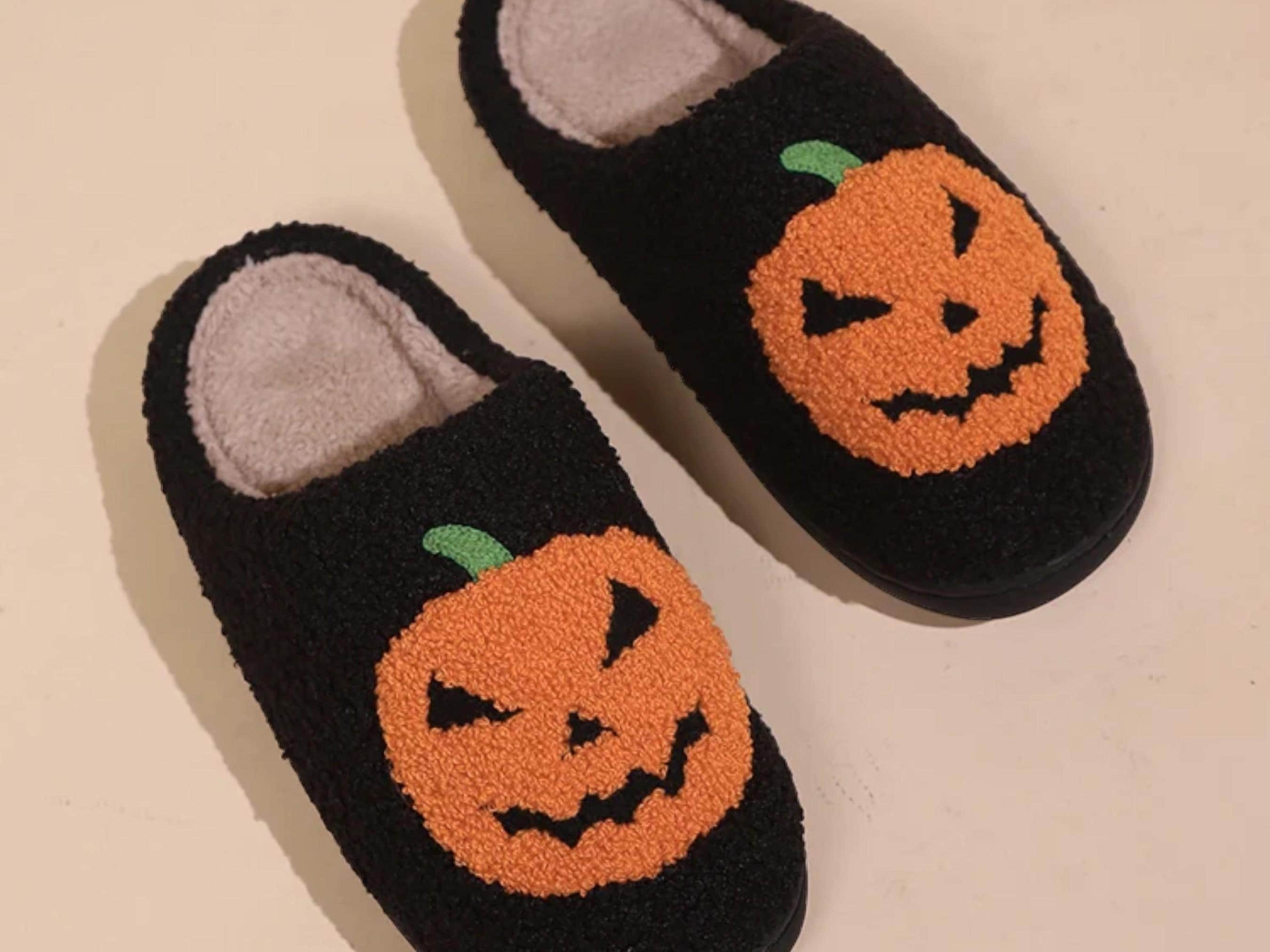 Fluffy Cartoon Pumpkin Slippers - Plush Platform Slides for Couples - Fun Halloween Gift 2024