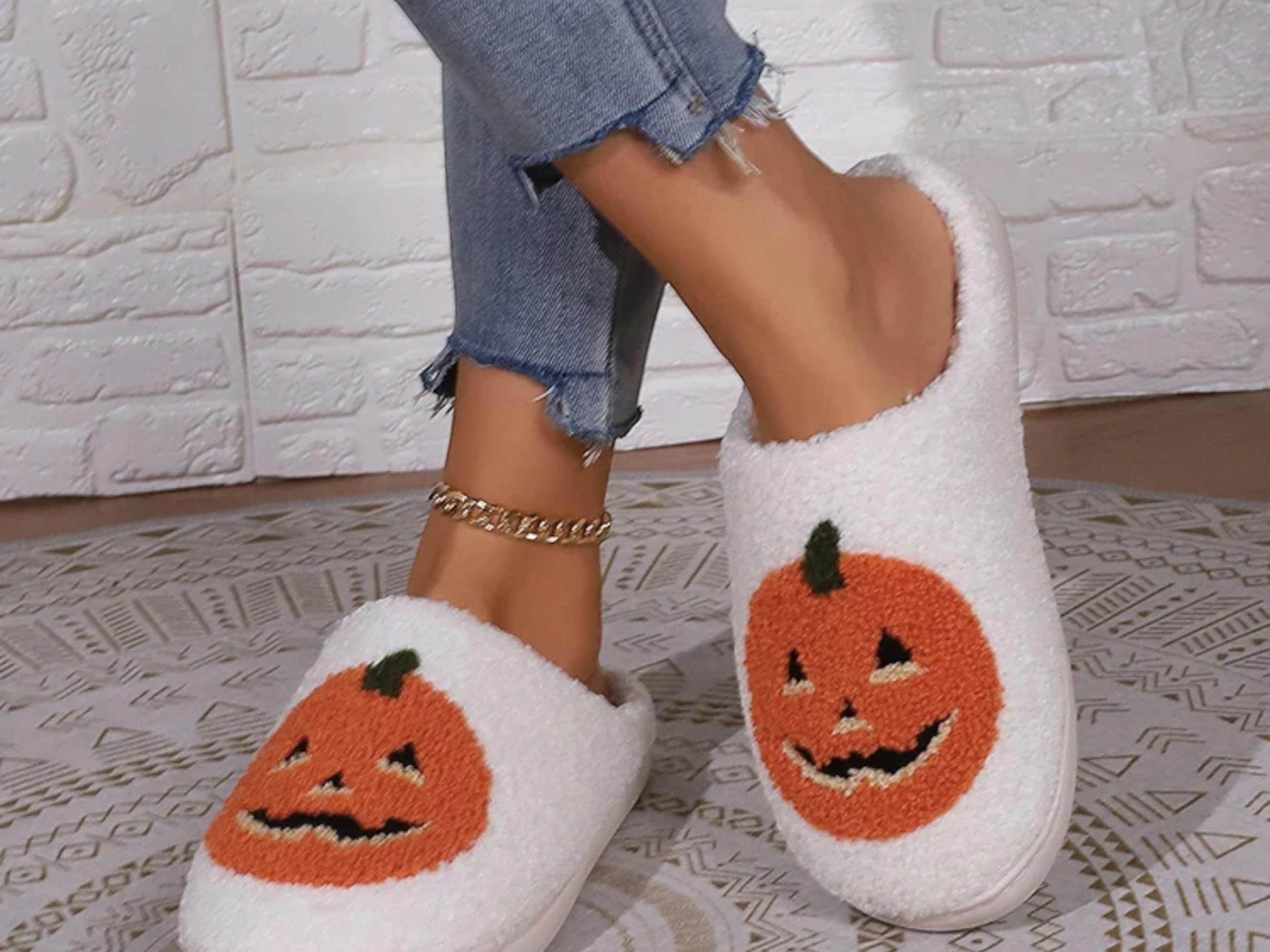 Fluffy Cartoon Pumpkin Slippers - Plush Platform Slides for Couples - Fun Halloween Gift 2024