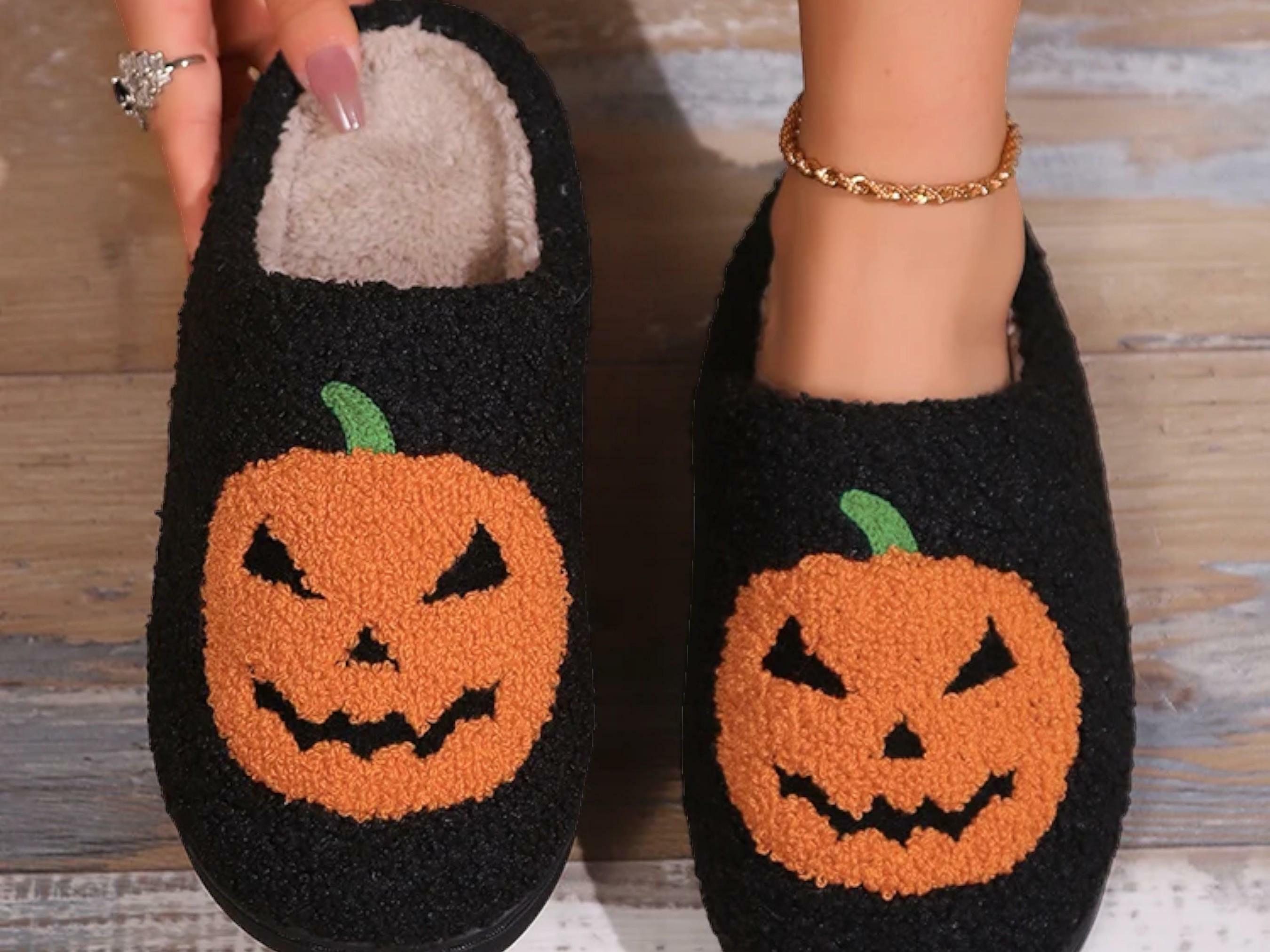 Fluffy Cartoon Pumpkin Slippers - Plush Platform Slides for Couples - Fun Halloween Gift 2024