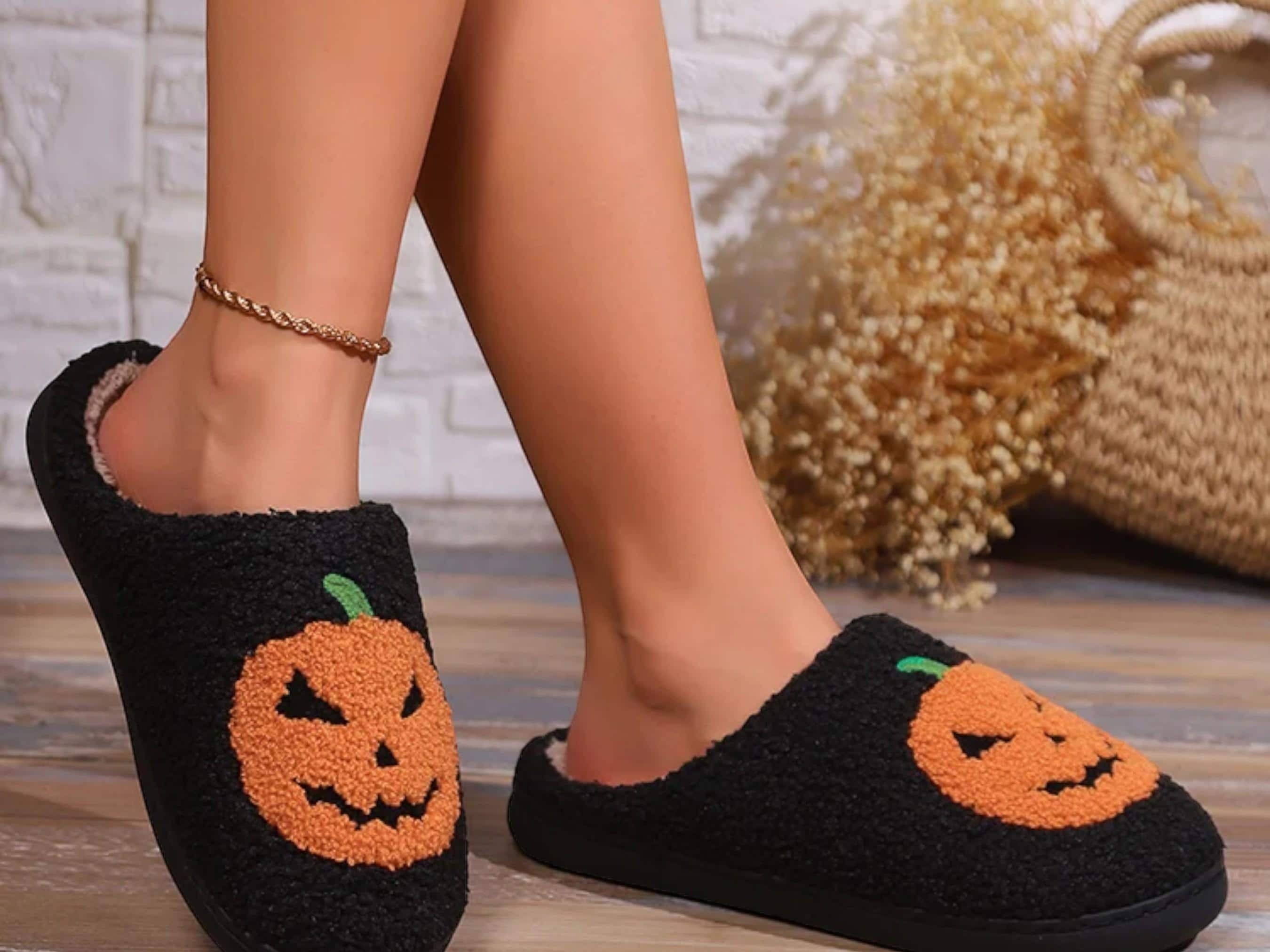 Fluffy Cartoon Pumpkin Slippers - Plush Platform Slides for Couples - Fun Halloween Gift 2024