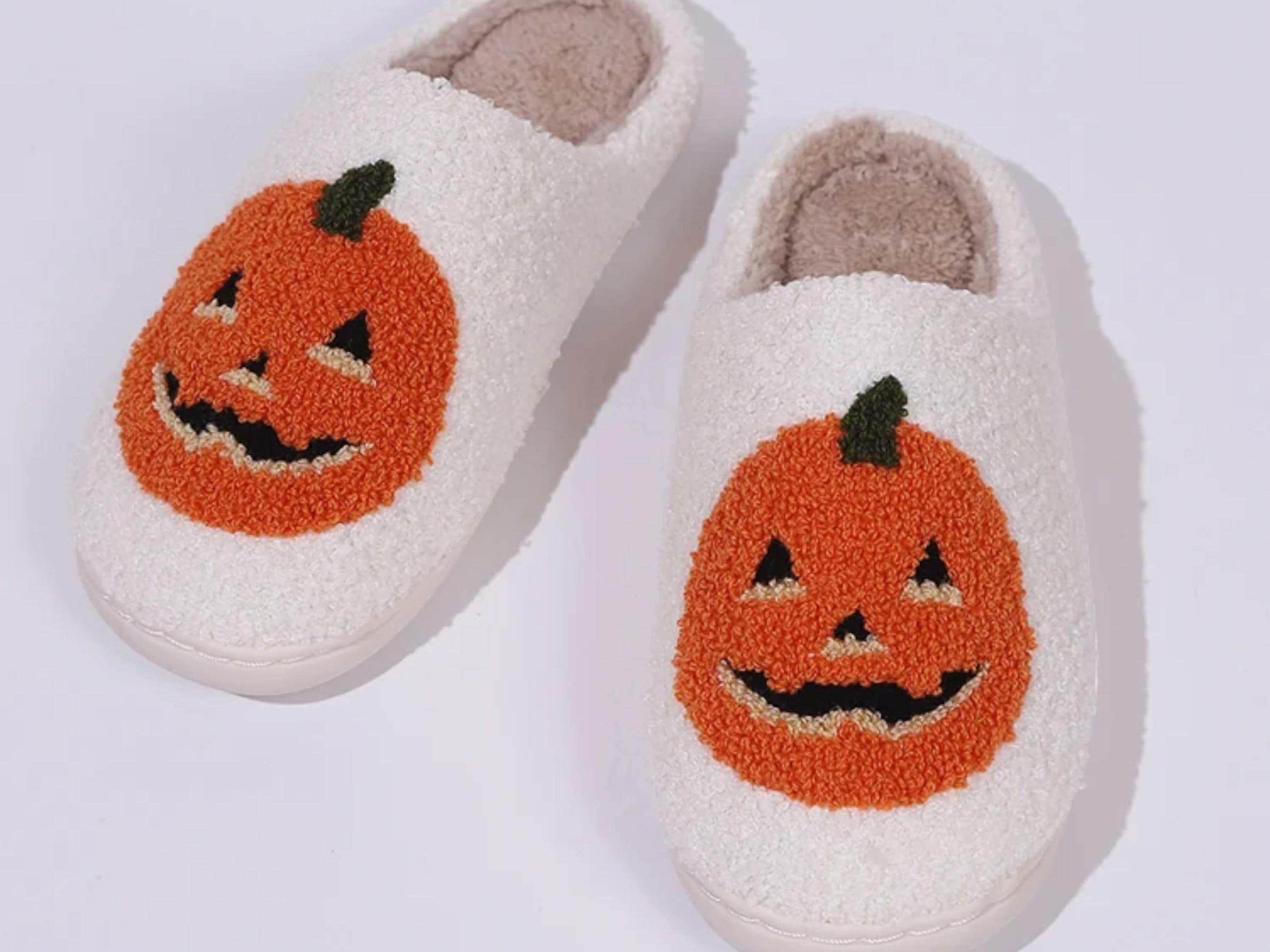 Fluffy Cartoon Pumpkin Slippers - Plush Platform Slides for Couples - Fun Halloween Gift 2024