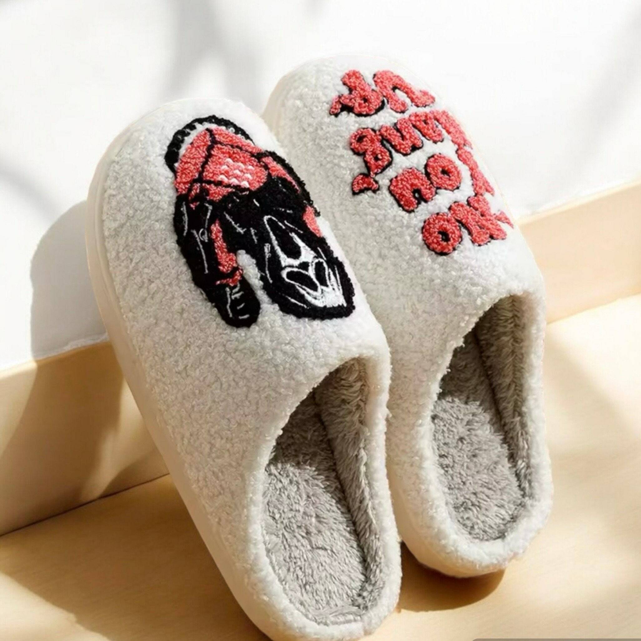 Fluffy Scream Mask Slippers for Women and Men - Cute Horror House Slippers, Perfect Holiday Gift