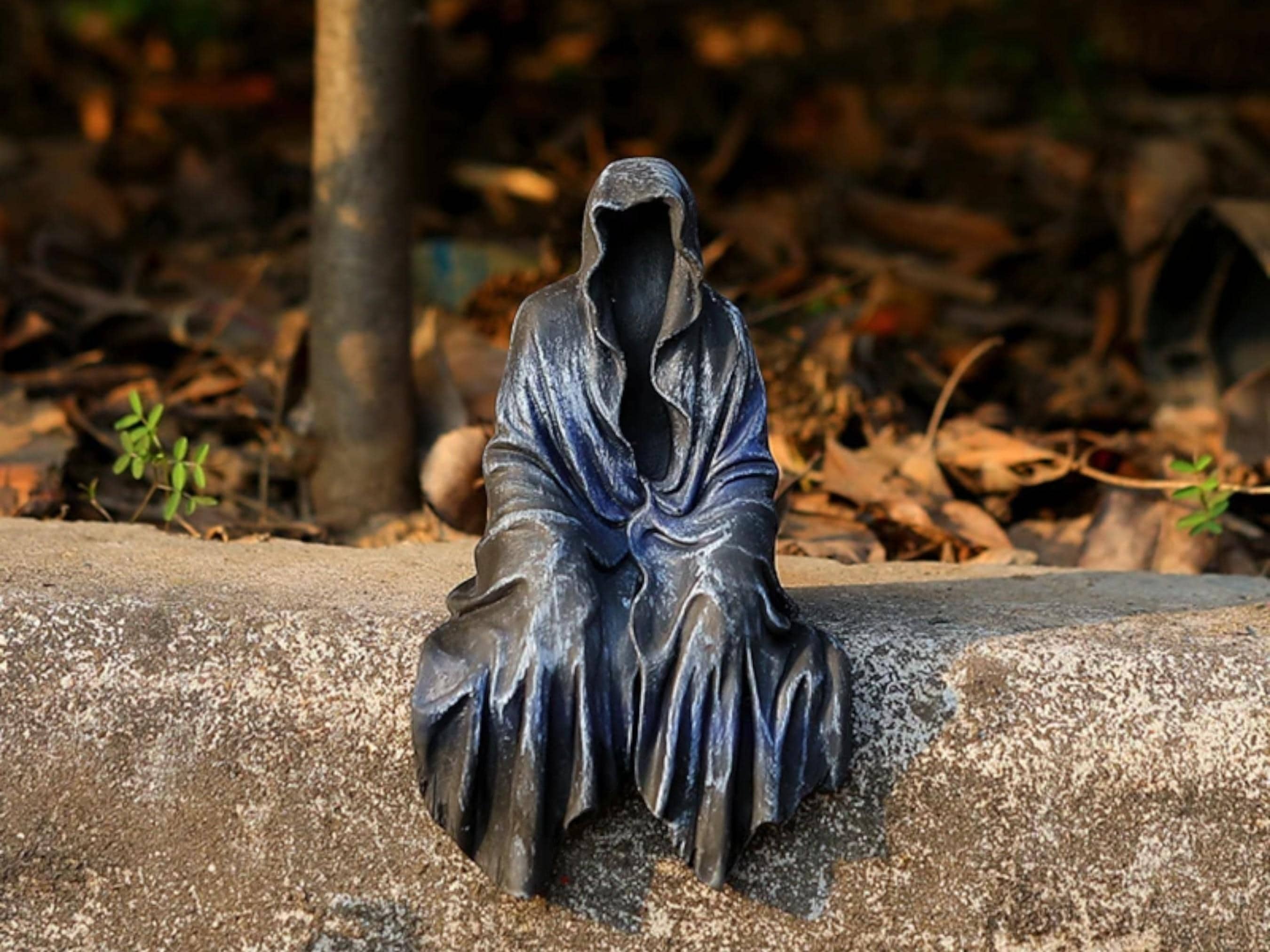 Gothic Black Resin Reaper Sitting Statue - Perfect Home Decor for Halloween and Holiday Gifts