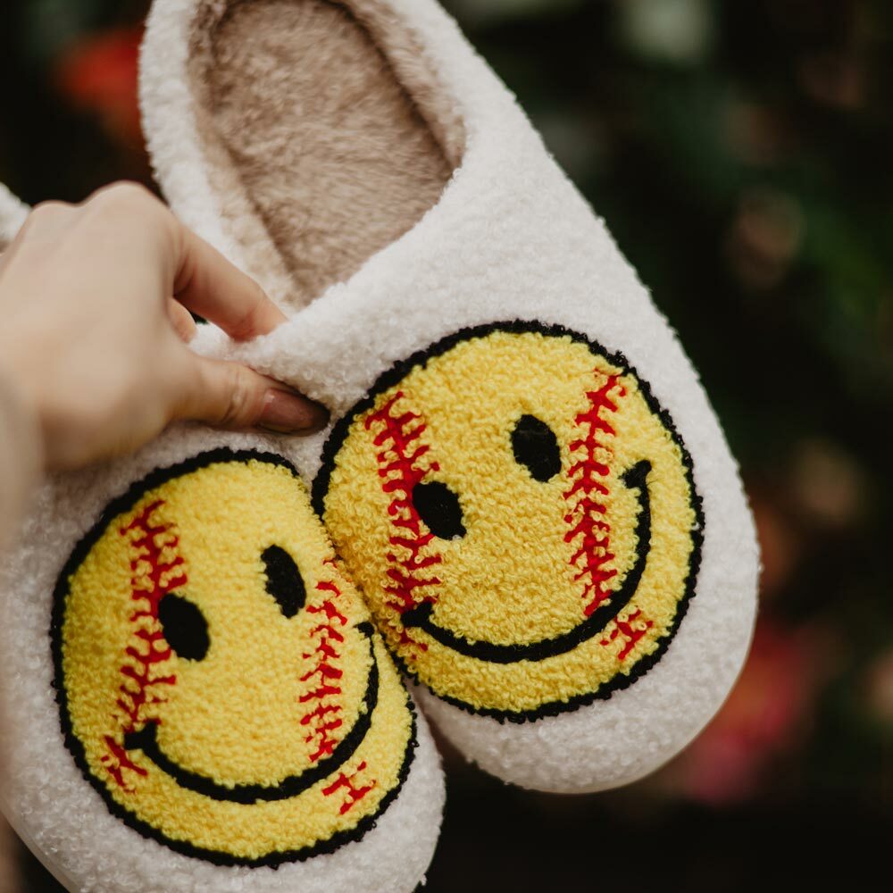 Happy Face Fuzzy Slippers - Cozy Gift for Loved OnesHoliday Season