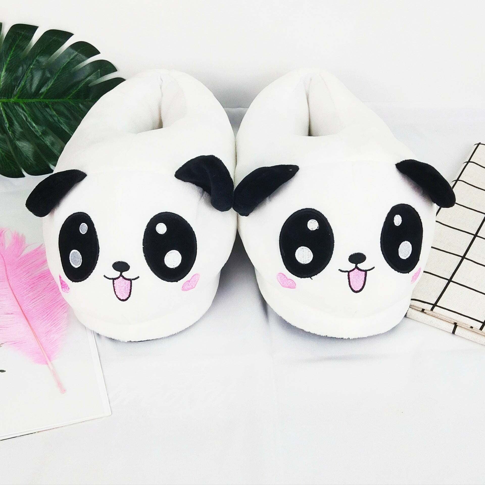 Kawaii Panda Slippers - Adorable Cozy Footwear, Perfect Gift for Halloween, Christmas, Valentine