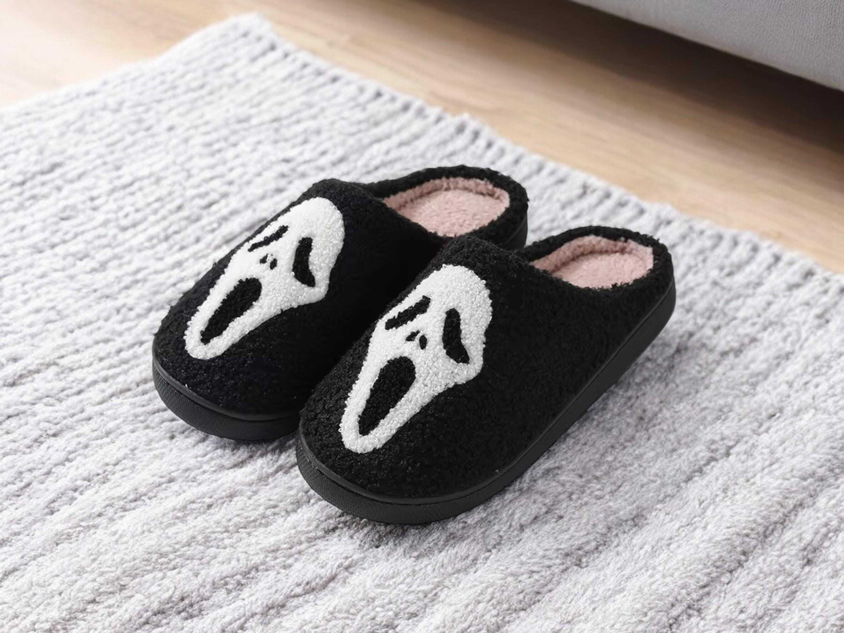 Skull Cartoon Winter Cotton Slippers - Cozy Plush Indoor Footwear for Couples - Ideal Halloween Gift