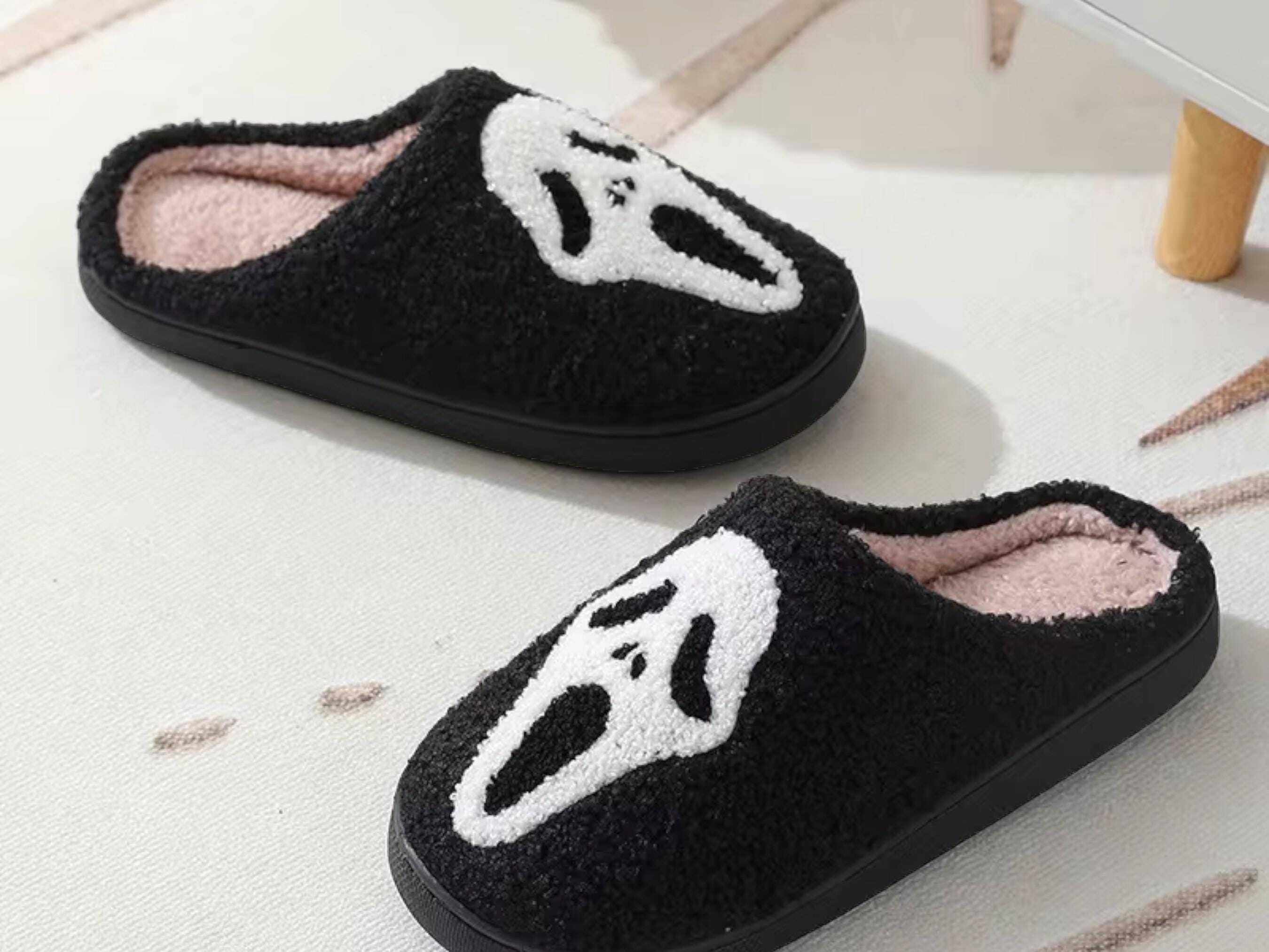 Skull Cartoon Winter Cotton Slippers - Cozy Plush Indoor Footwear for Couples - Ideal Halloween Gift